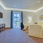 Tell And Πανσιόν 4*