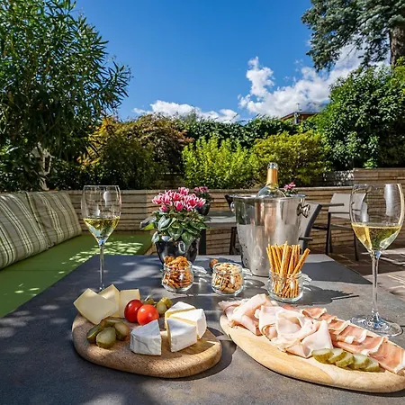 Tell And بيت ضيافة